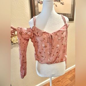 ☘️Arizona Jean Co Cold Shoulder Crop Top L